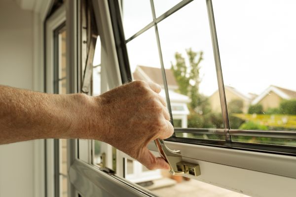 Window Hinge Repair in Estero